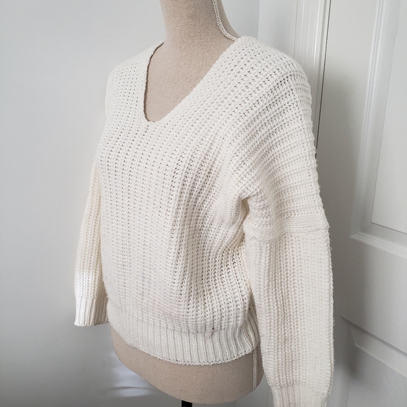 Cream chunky knit v-neck sweater - Picture 2 of 4
